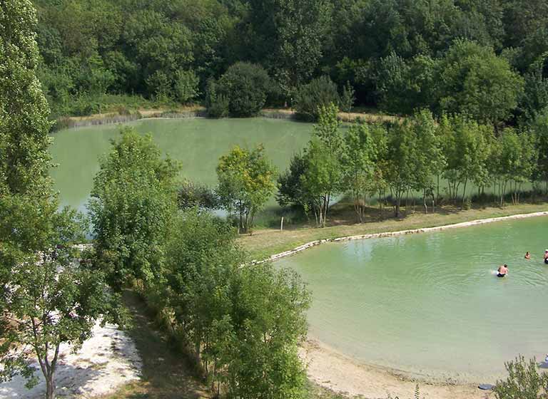 Etang de pêche, lac de baignade aménagée 