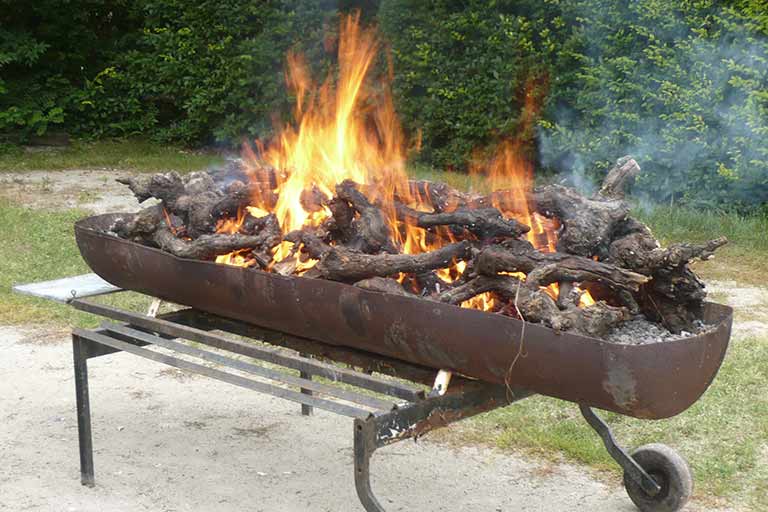 Les soirées familiales au camping fleurs des champs autour du barbecue 